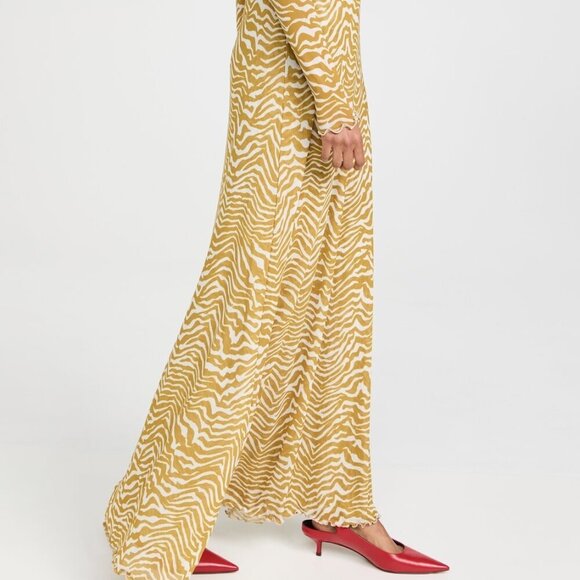 Resa Lyon Dress in Kuma - Picture 4 of 16